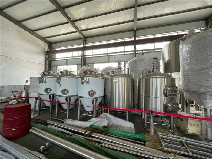 Beer brewing equipment for bar